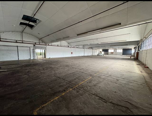 1,399M² WAREHOUSE TO LET IN INDUSTRIA WEST
